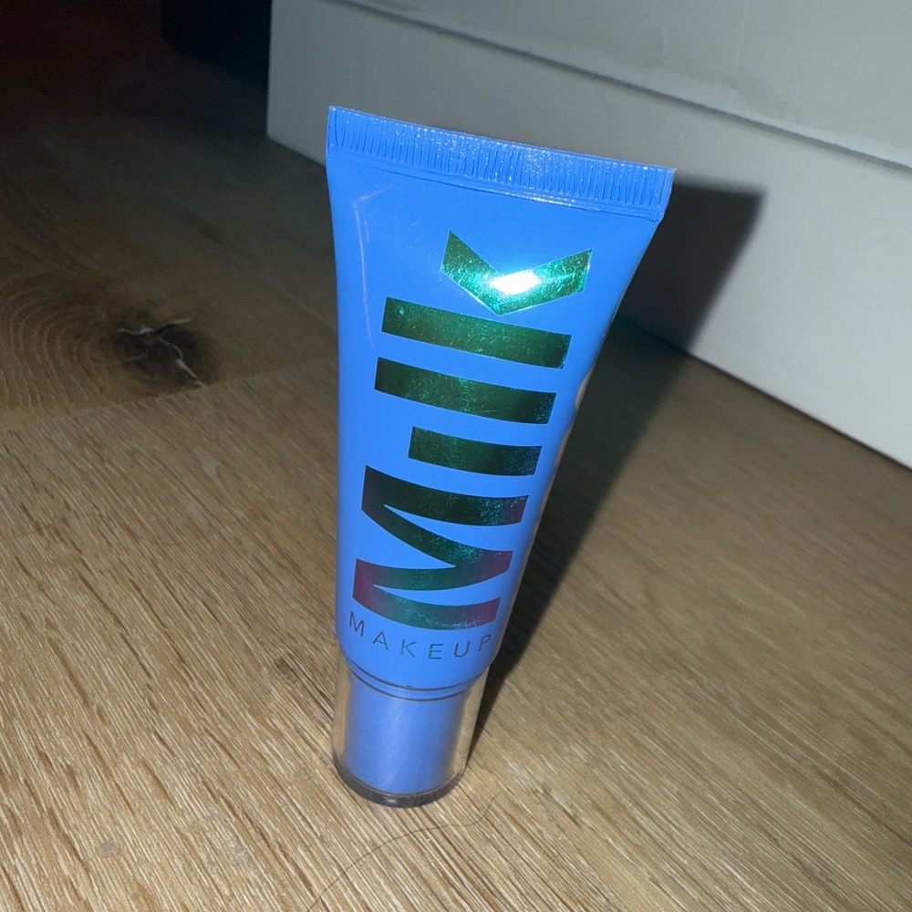 Milk Makeup hydro grip 12- hour hydrating get skin tint